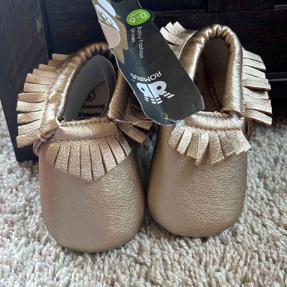 NWT Rose Gold Metallic Moccasins Booties Fall 0-6 months Size 1